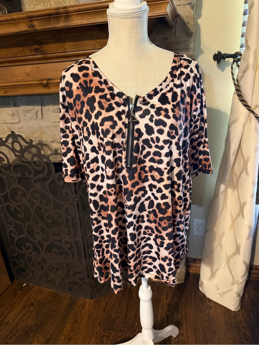Leopard Print Zip-Front Tunic Top - cream& Black Sz xl